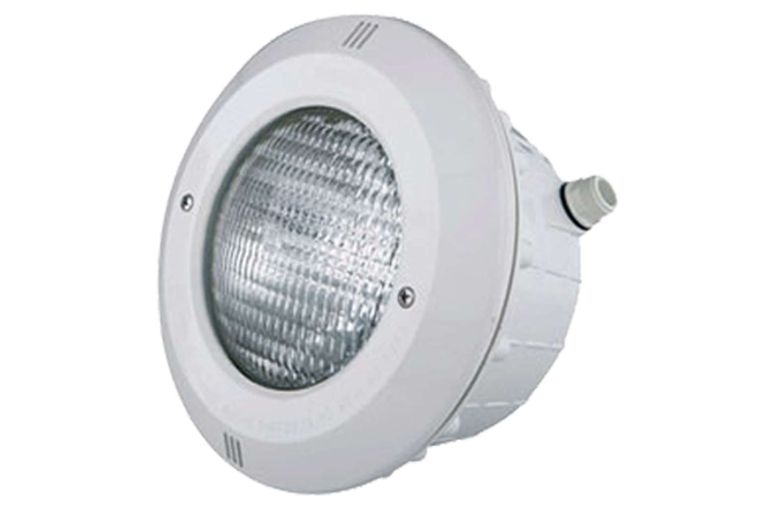 Detailansicht des weißen Unterwasserscheinwerfers PAR56 mit Anschlussstutzen und geriffelter Frontscheibe.